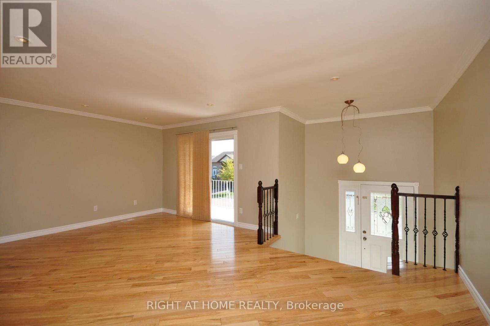 4165 Quaker Hill Drive, Mississauga, Ontario  L5C 3M2 - Photo 12 - W12329090