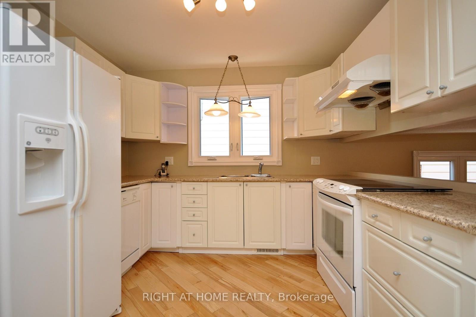 4165 Quaker Hill Drive, Mississauga, Ontario  L5C 3M2 - Photo 15 - W12329090