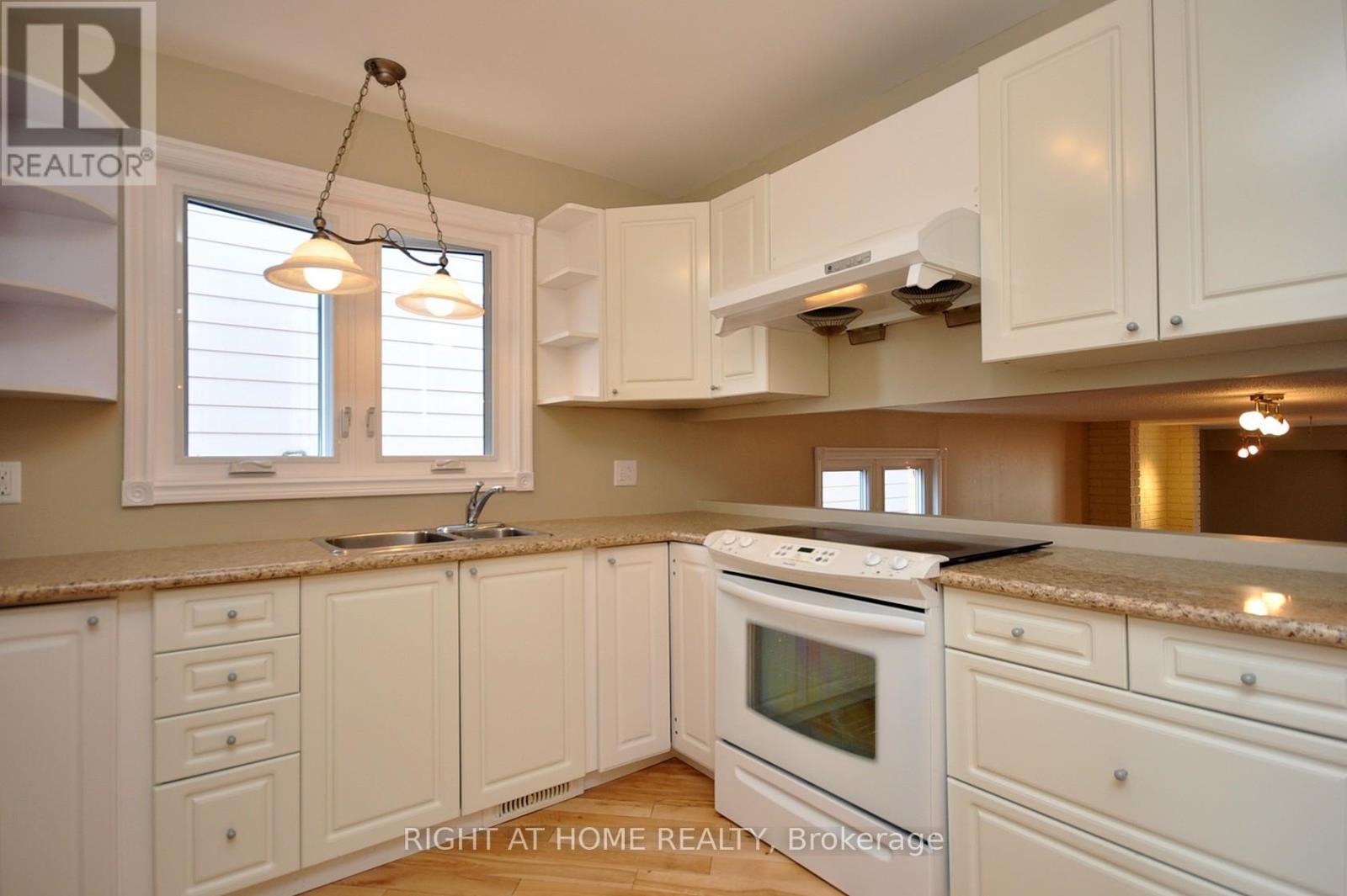 4165 Quaker Hill Drive, Mississauga, Ontario  L5C 3M2 - Photo 17 - W12329090