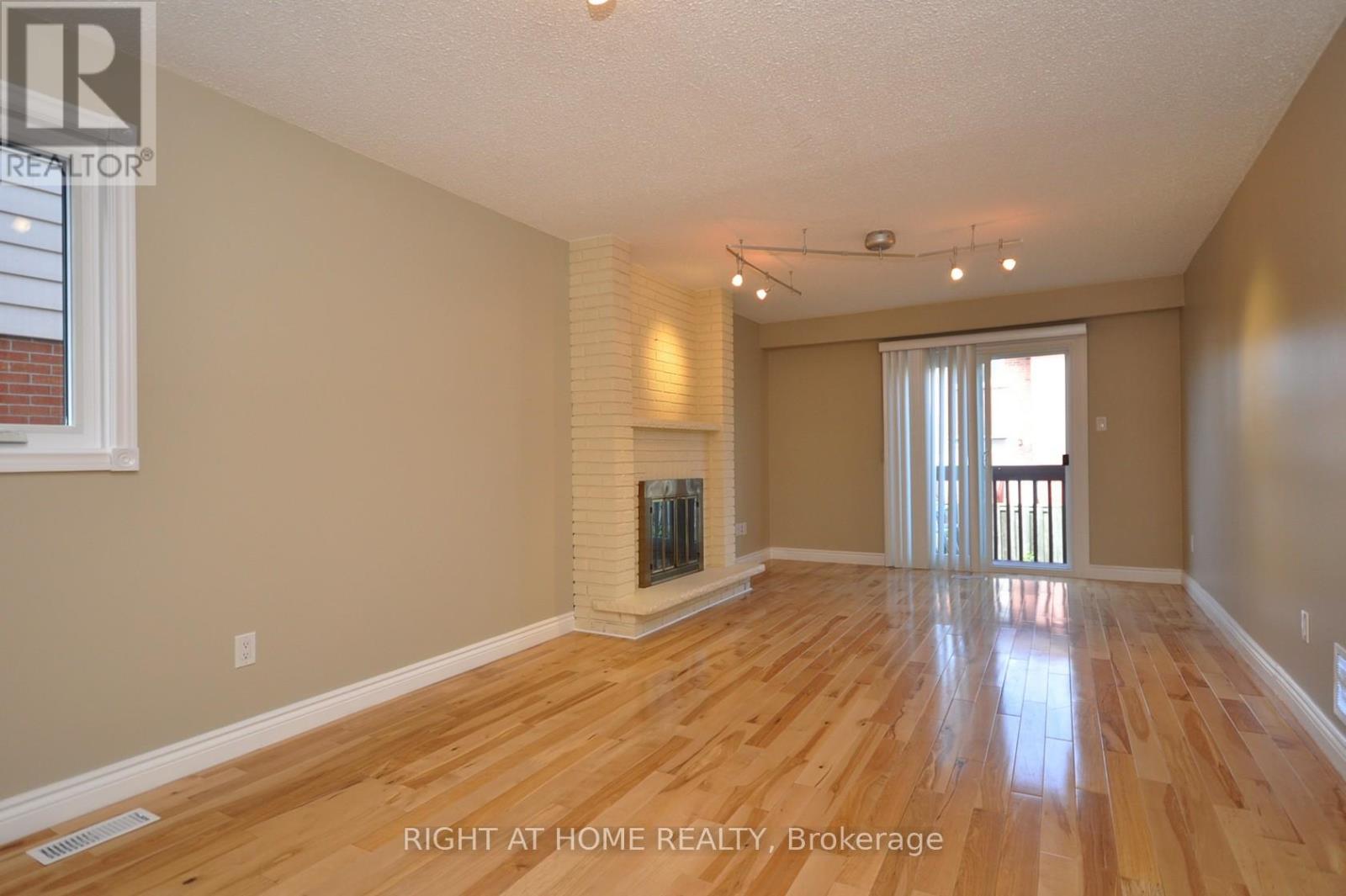 4165 Quaker Hill Drive, Mississauga, Ontario  L5C 3M2 - Photo 19 - W12329090