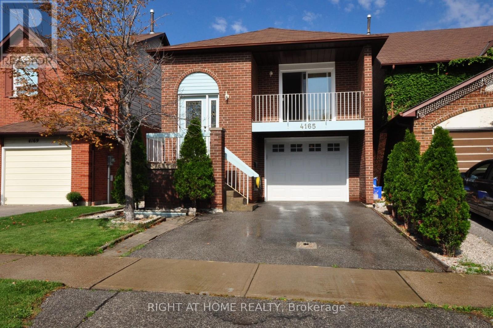 4165 Quaker Hill Drive, Mississauga, Ontario  L5C 3M2 - Photo 2 - W12329090