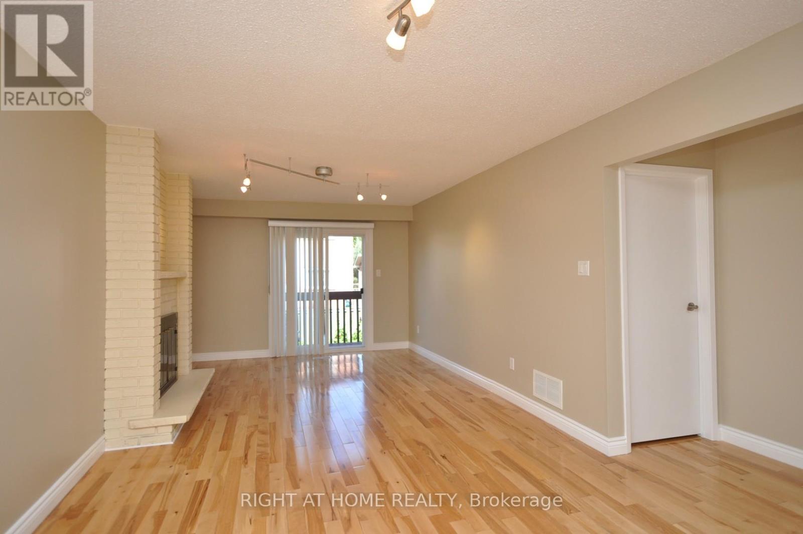 4165 Quaker Hill Drive, Mississauga, Ontario  L5C 3M2 - Photo 20 - W12329090