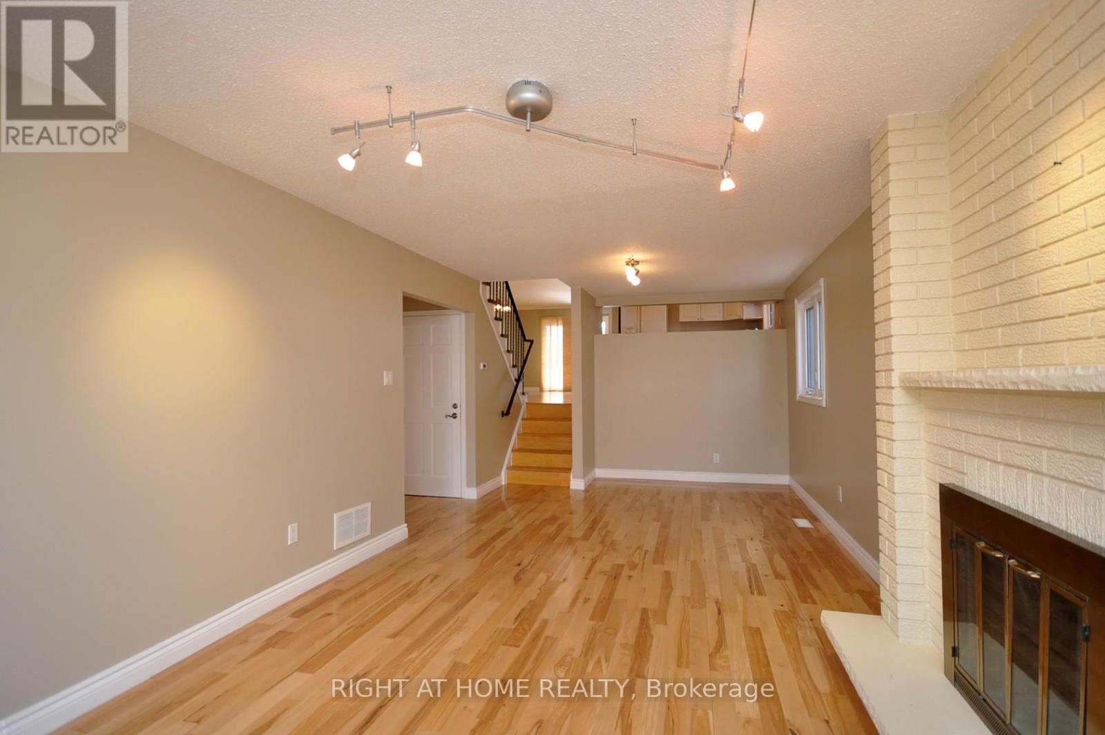 4165 Quaker Hill Drive, Mississauga, Ontario  L5C 3M2 - Photo 21 - W12329090