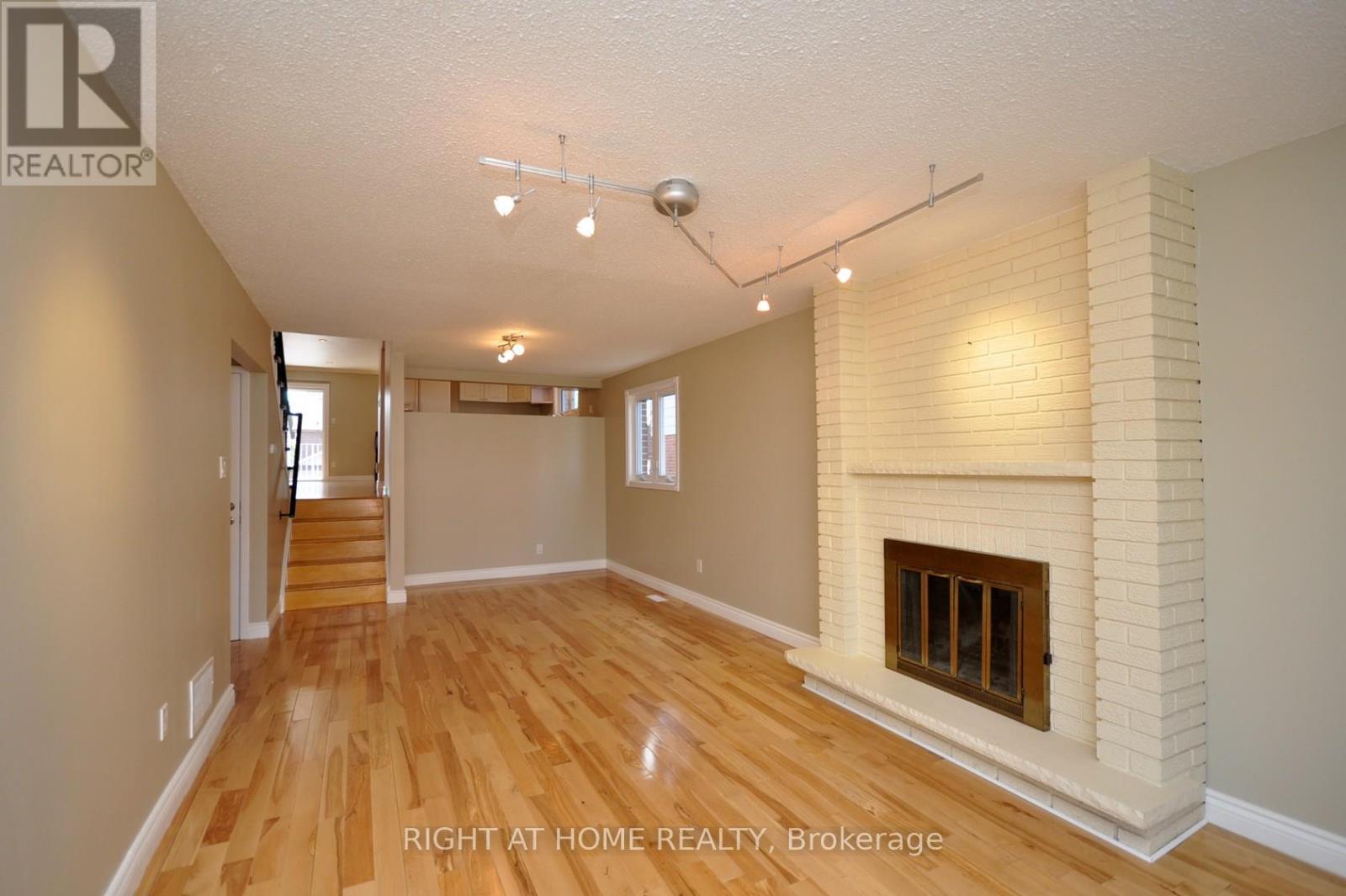 4165 Quaker Hill Drive, Mississauga, Ontario  L5C 3M2 - Photo 22 - W12329090
