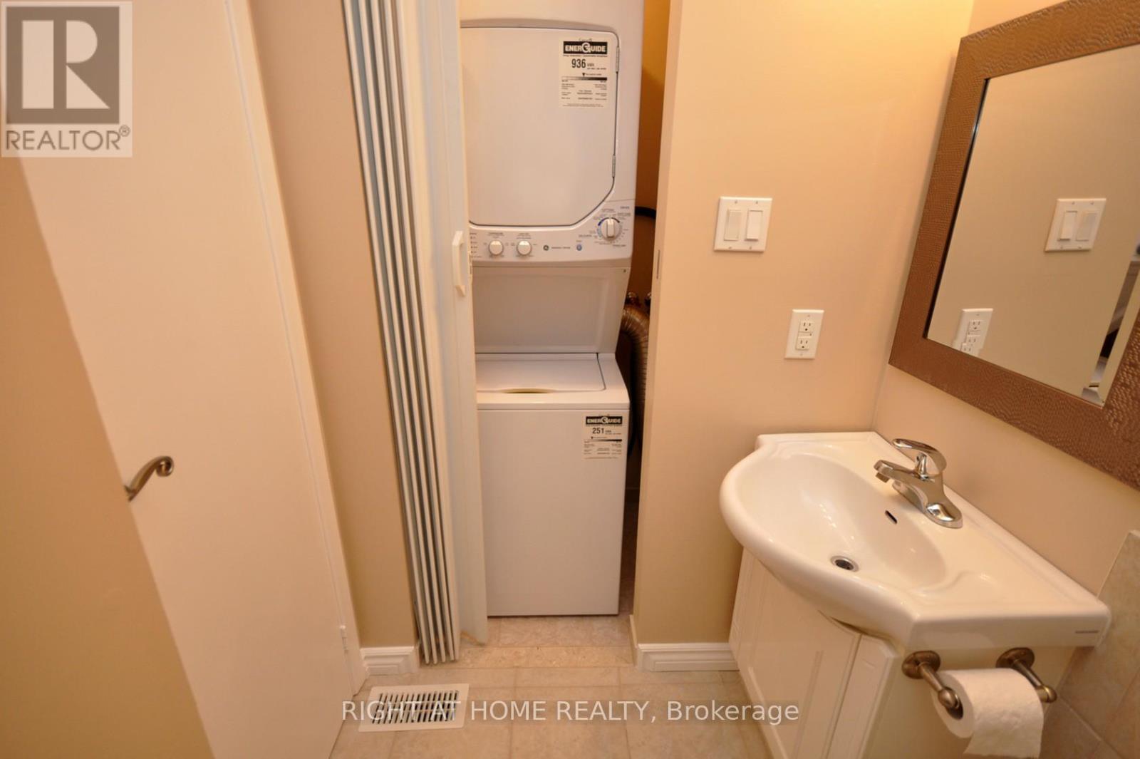 4165 Quaker Hill Drive, Mississauga, Ontario  L5C 3M2 - Photo 25 - W12329090