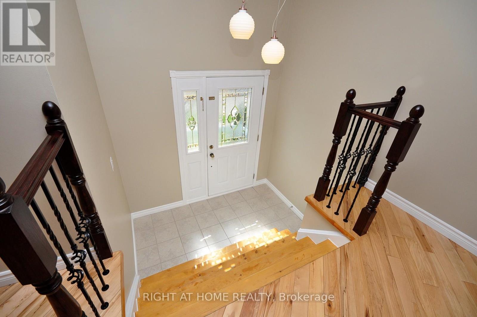 4165 Quaker Hill Drive, Mississauga, Ontario  L5C 3M2 - Photo 4 - W12329090