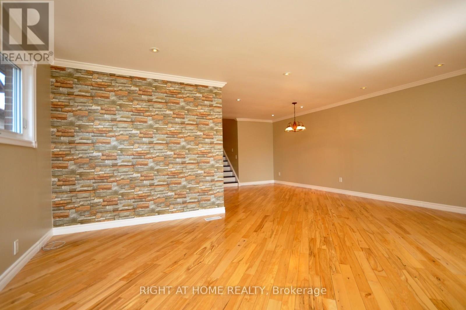4165 Quaker Hill Drive, Mississauga, Ontario  L5C 3M2 - Photo 5 - W12329090