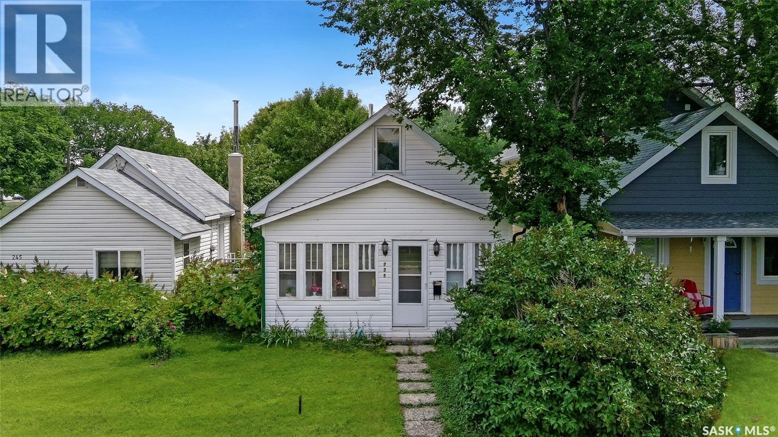 239 8TH AVENUE NE, swift current, Saskatchewan