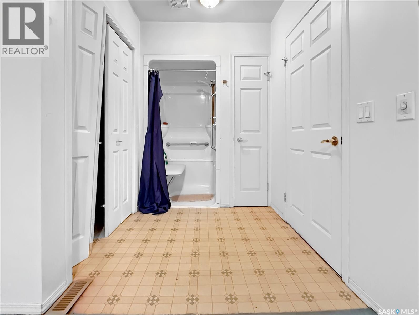 239 8th Avenue Ne, Swift Current, Saskatchewan  S9H 2P5 - Photo 12 - SK014615