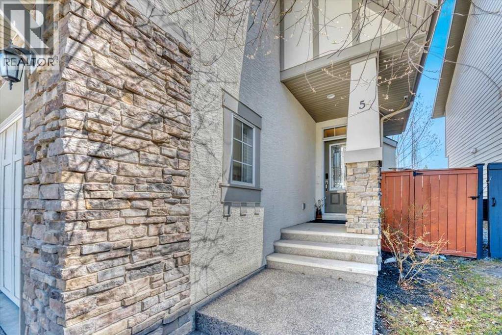 Property at 5 Riviera Crescent image 3