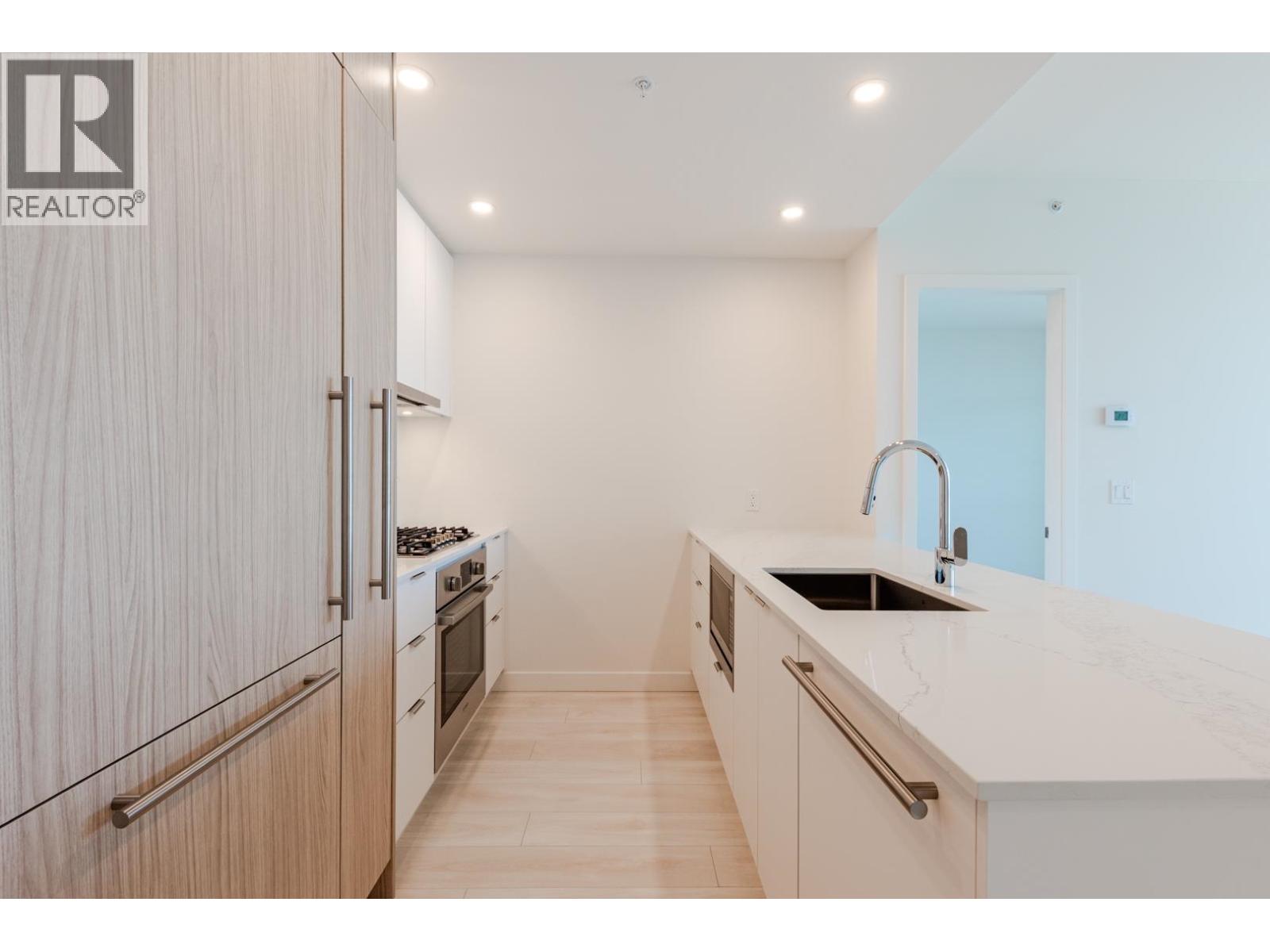 2407 537 Cottonwood Avenue, Coquitlam, British Columbia  V3J 0S4 - Photo 3 - R3034607
