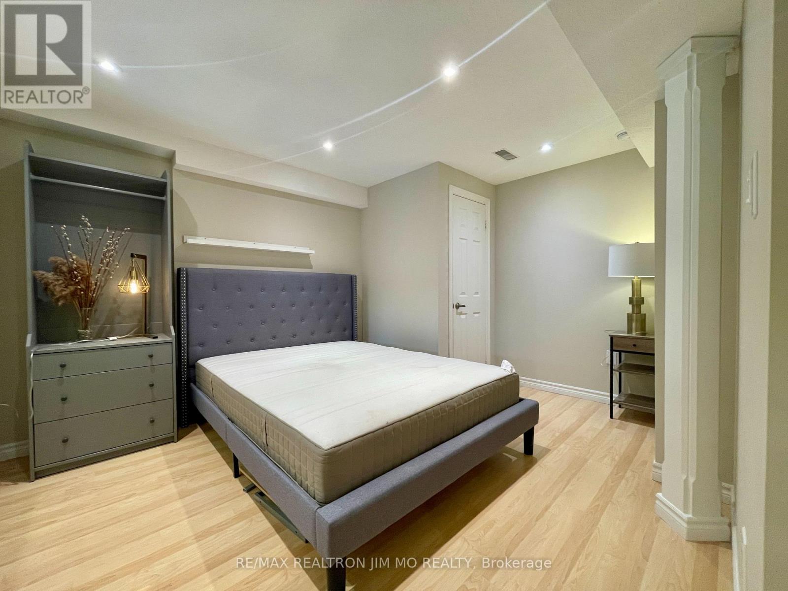Lower - 5555 Lockengate Court, Mississauga, Ontario  L5R 3M8 - Photo 12 - W12329201