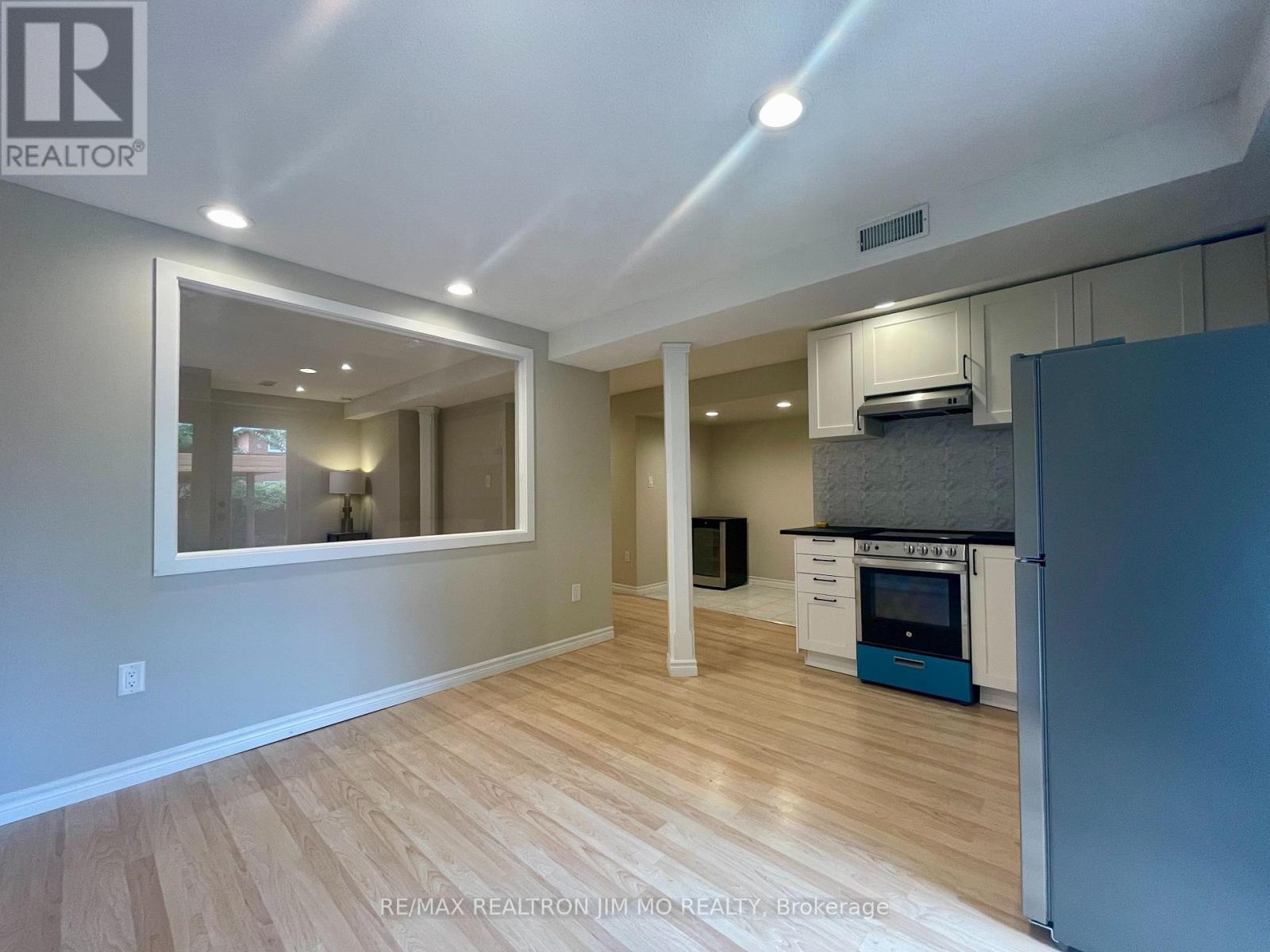Lower - 5555 Lockengate Court, Mississauga, Ontario  L5R 3M8 - Photo 5 - W12329201
