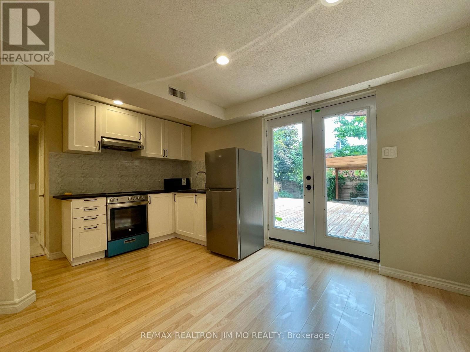 Lower - 5555 Lockengate Court, Mississauga, Ontario  L5R 3M8 - Photo 4 - W12329201