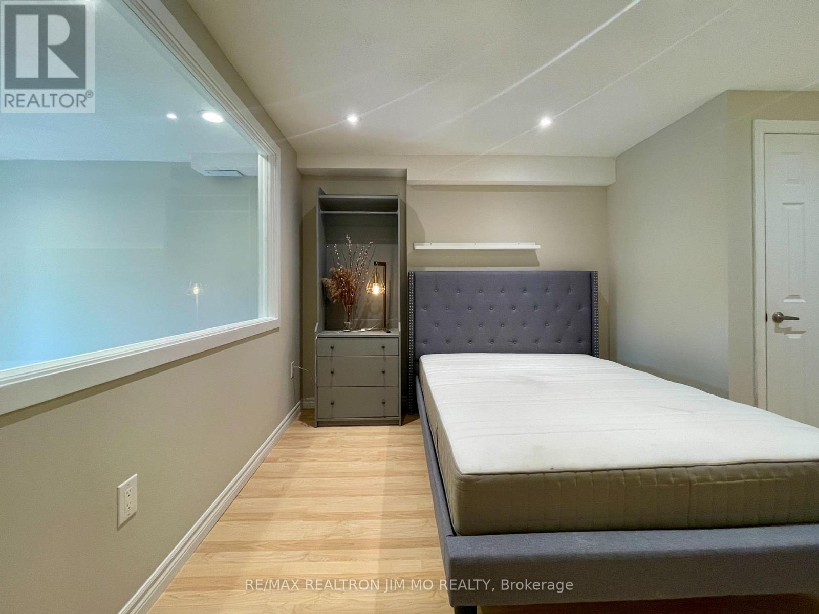 Lower - 5555 Lockengate Court, Mississauga, Ontario  L5R 3M8 - Photo 11 - W12329201