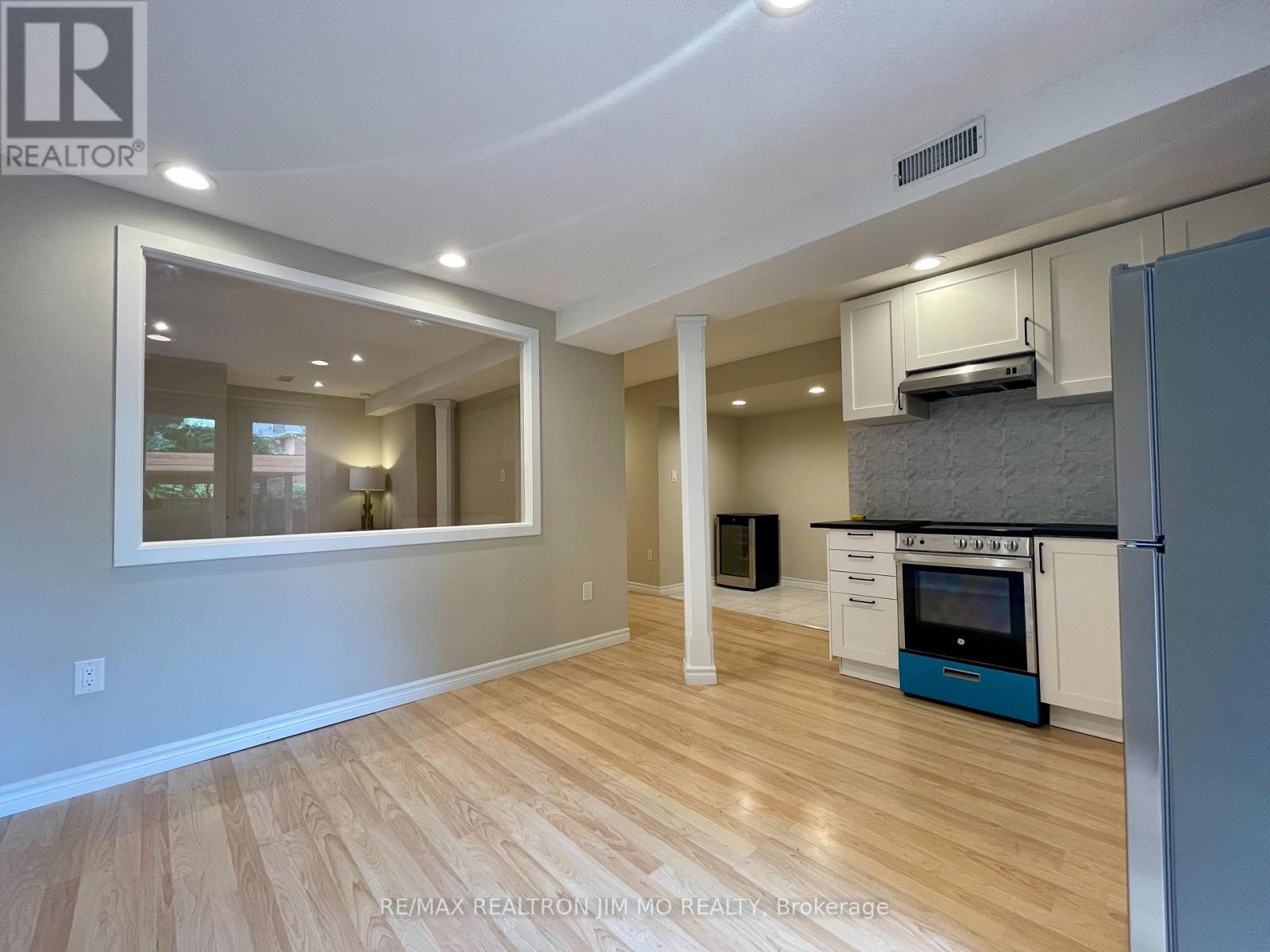 Lower - 5555 Lockengate Court, Mississauga, Ontario  L5R 3M8 - Photo 6 - W12329201