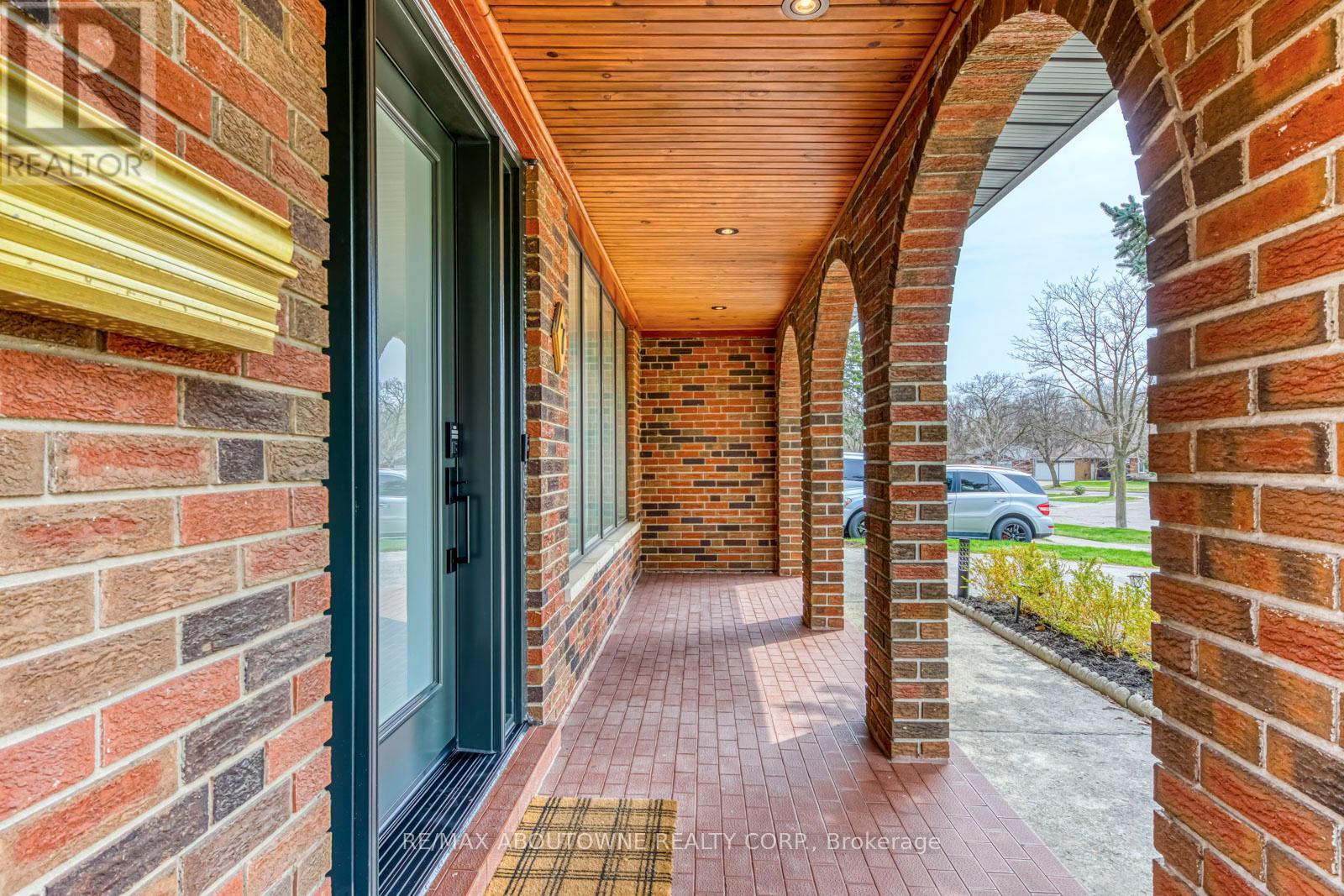 Property at 7 IVYBRIDGE DRIVE image 4