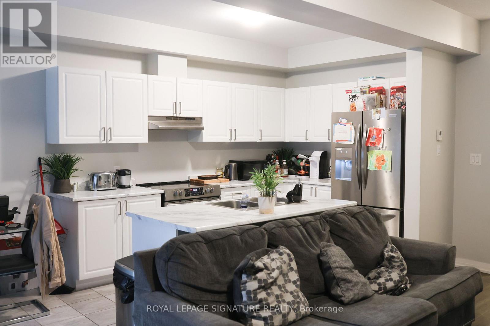 4885 Pettit Avenue, Niagara Falls, Ontario  L2E 0B7 - Photo 3 - X12326197