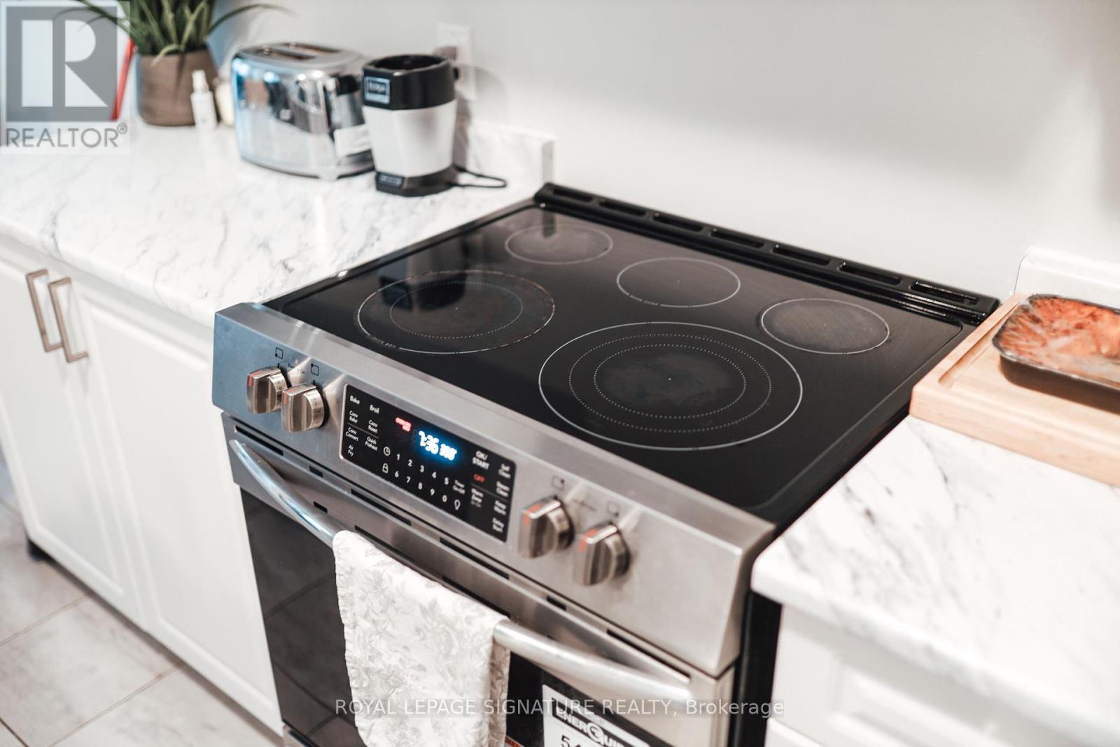 4885 Pettit Avenue, Niagara Falls, Ontario  L2E 0B7 - Photo 5 - X12326197