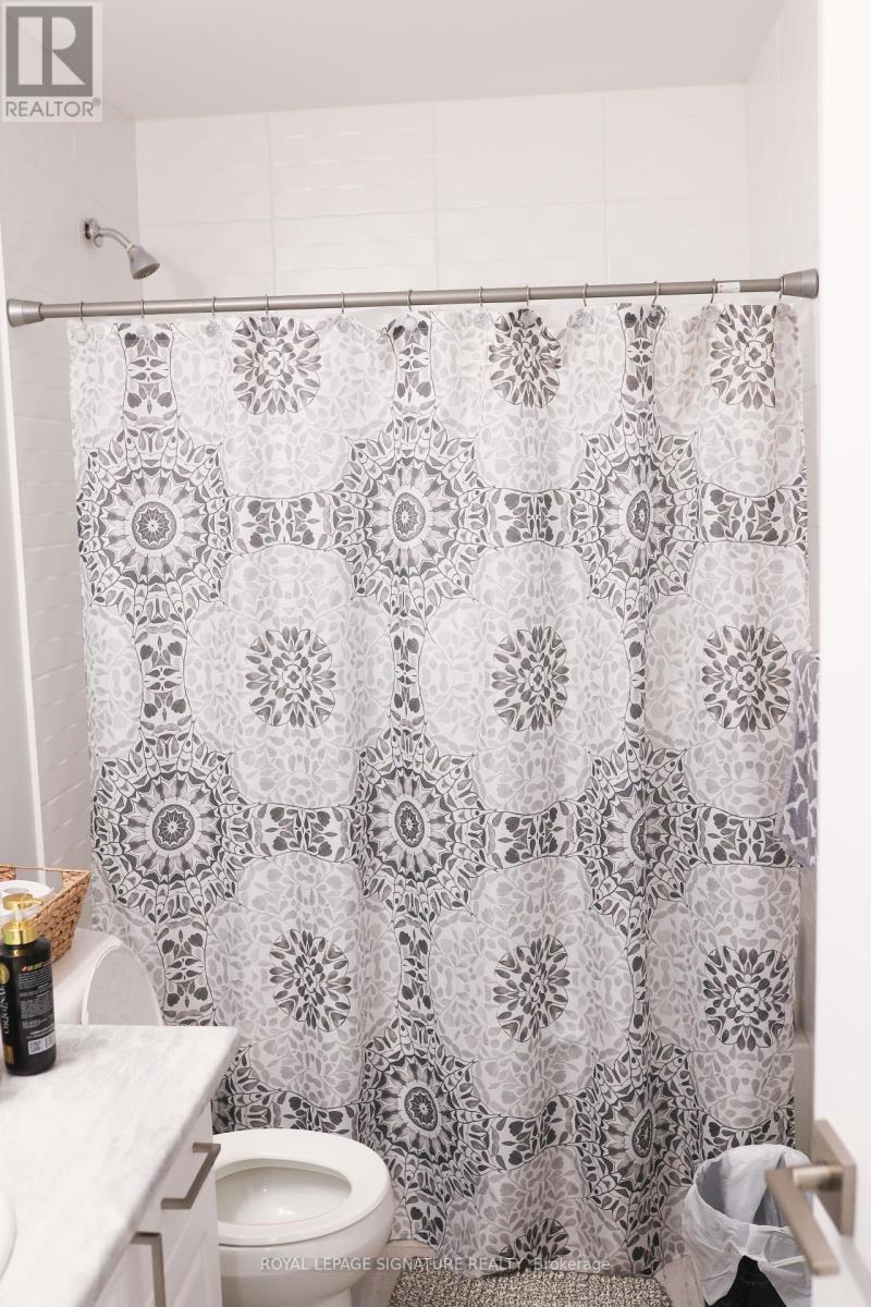 4885 Pettit Avenue, Niagara Falls, Ontario  L2E 0B7 - Photo 7 - X12326197