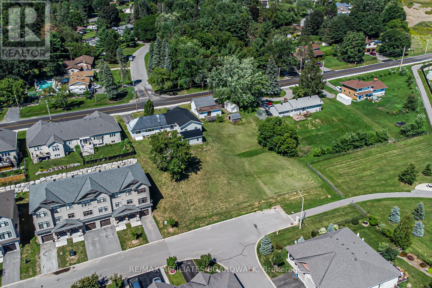 303-307 Donald B Munro Drive, Ottawa, Ontario  K0A 1L0 - Photo 2 - X12329276