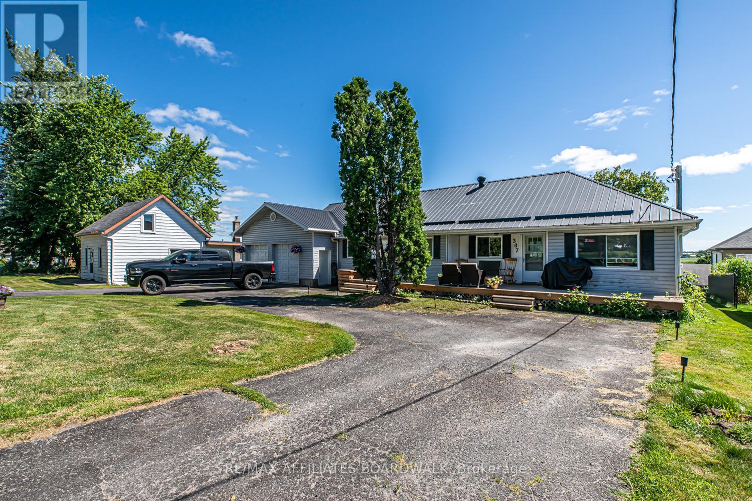 303-307 Donald B Munro Drive, Ottawa, Ontario  K0A 1L0 - Photo 5 - X12329276