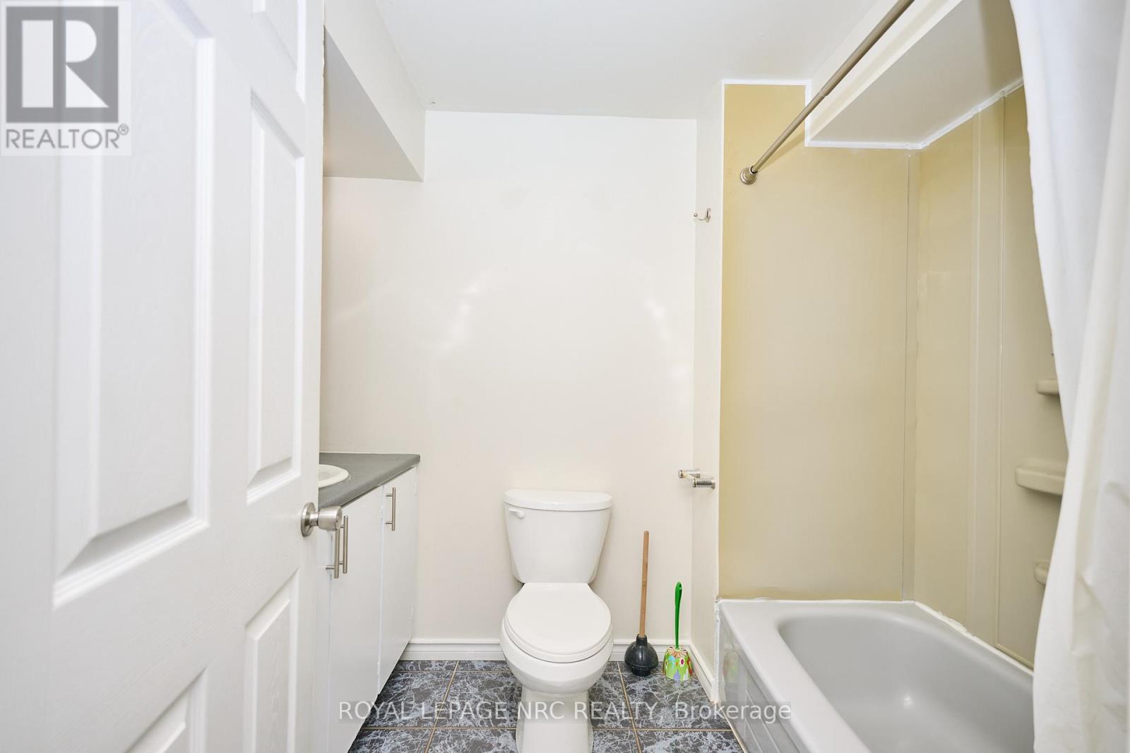 3252 Young Avenue, Fort Erie, Ontario  L0S 1N0 - Photo 13 - X12329282