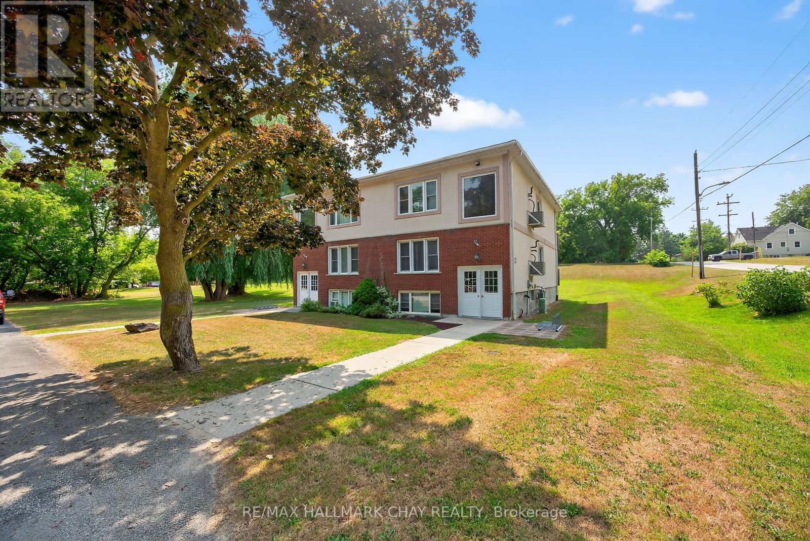 195 Louisa Street, Clearview, Ontario  L0M 1S0 - Photo 2 - S12329257