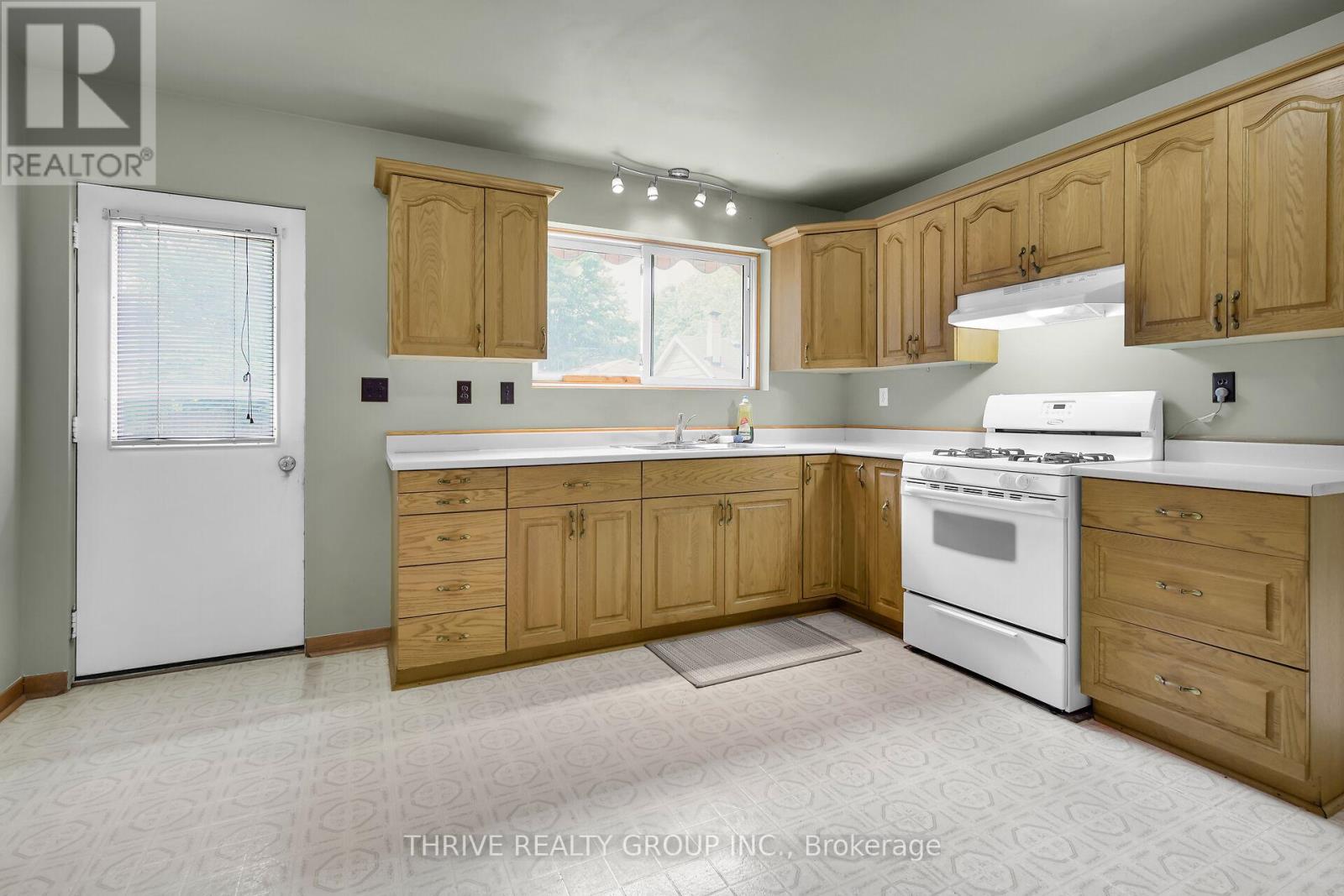 274 Station Street, North Middlesex, Ontario  N0M 2K0 - Photo 19 - X12329296