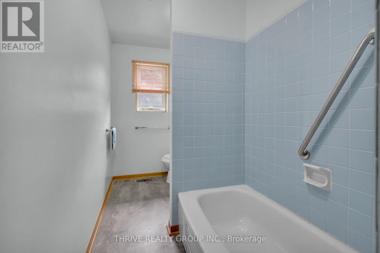 274 Station Street, North Middlesex, Ontario  N0M 2K0 - Photo 38 - X12329296