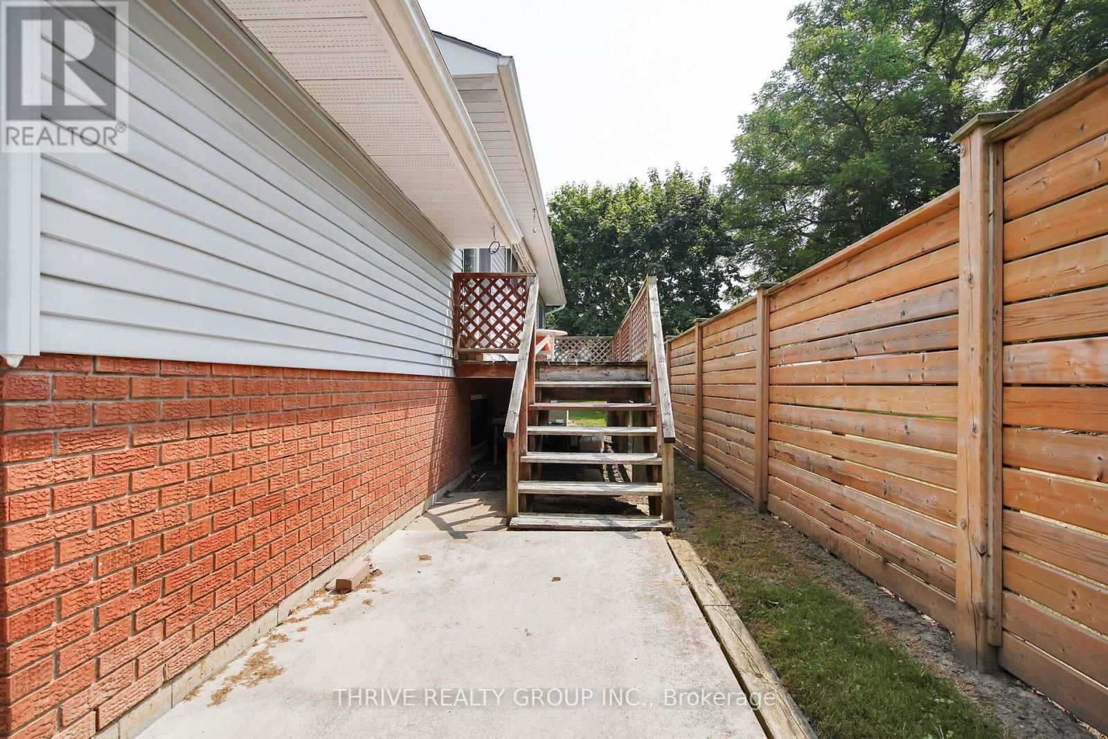 274 Station Street, North Middlesex, Ontario  N0M 2K0 - Photo 6 - X12329296