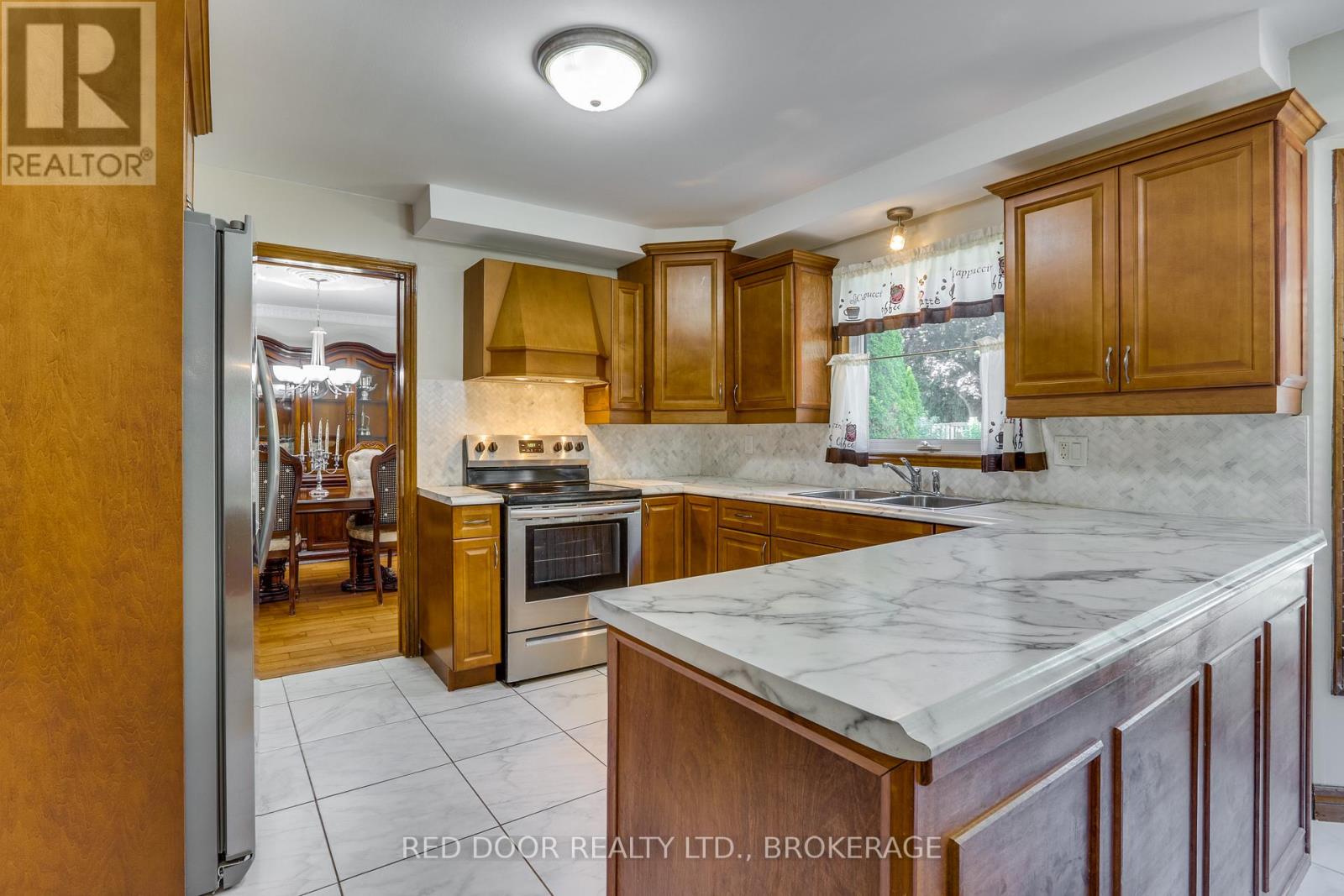 516 Jeffreybrook Drive, London North, Ontario  N5X 2S6 - Photo 11 - X12329304