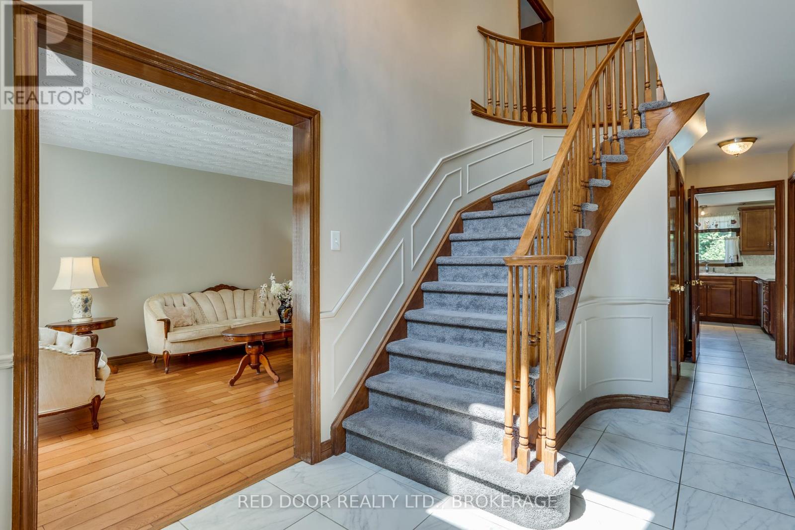 516 Jeffreybrook Drive, London North, Ontario  N5X 2S6 - Photo 4 - X12329304