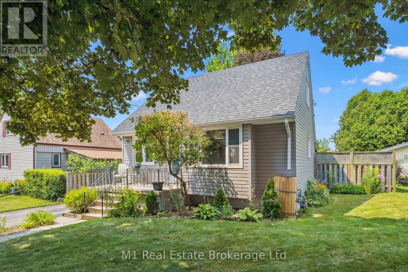 15 Gowdy Avenue, Guelph, Ontario  N1H 2K6 - Photo 2 - X12329306
