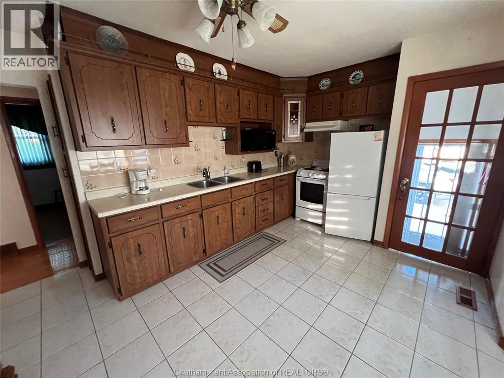 61 Semenyn Avenue, Chatham, Ontario  N7L 3R7 - Photo 10 - 25019995