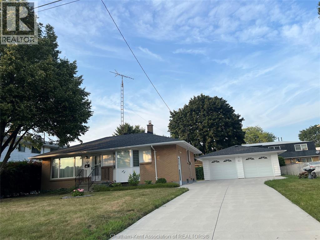 61 Semenyn Avenue, Chatham, Ontario  N7L 3R7 - Photo 3 - 25019995