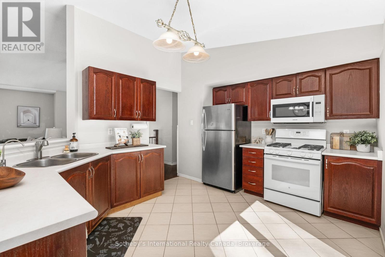 17 Sugarbush Road, Oro-Medonte, Ontario  L0K 1E0 - Photo 16 - S12329321