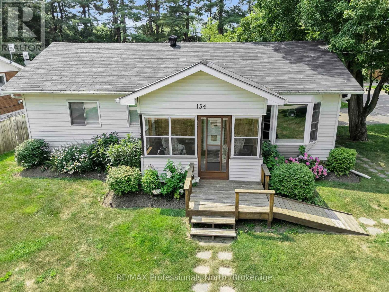 Property at 154 WELLINGTON STREET image 2