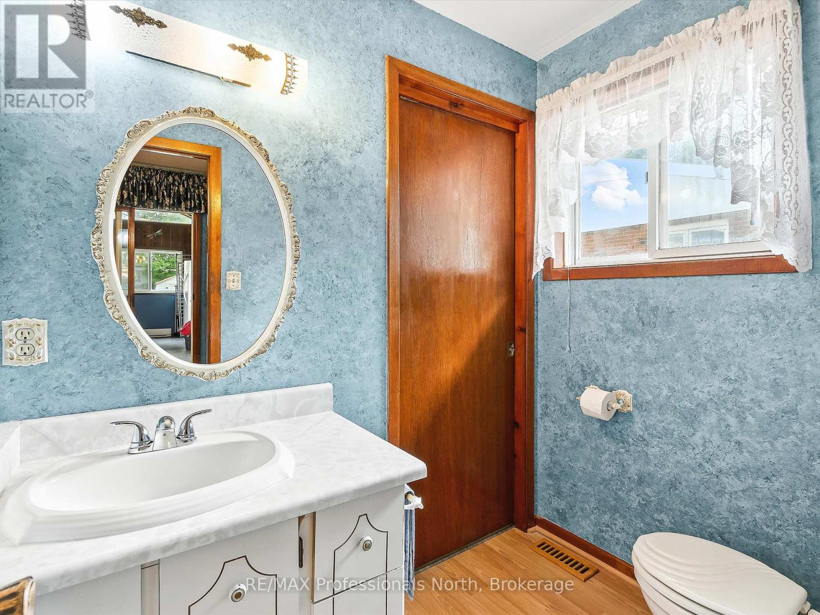 154 Wellington Street, Bracebridge, Ontario  P1L 1C4 - Photo 22 - X12329337