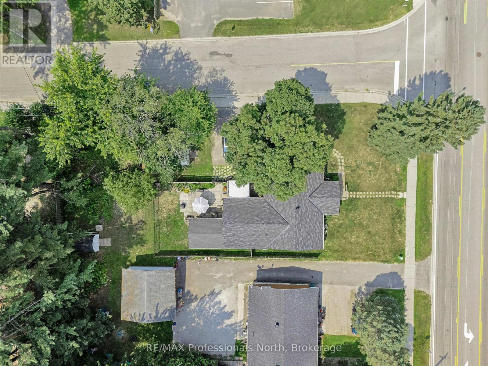 Property at 154 WELLINGTON STREET image 3