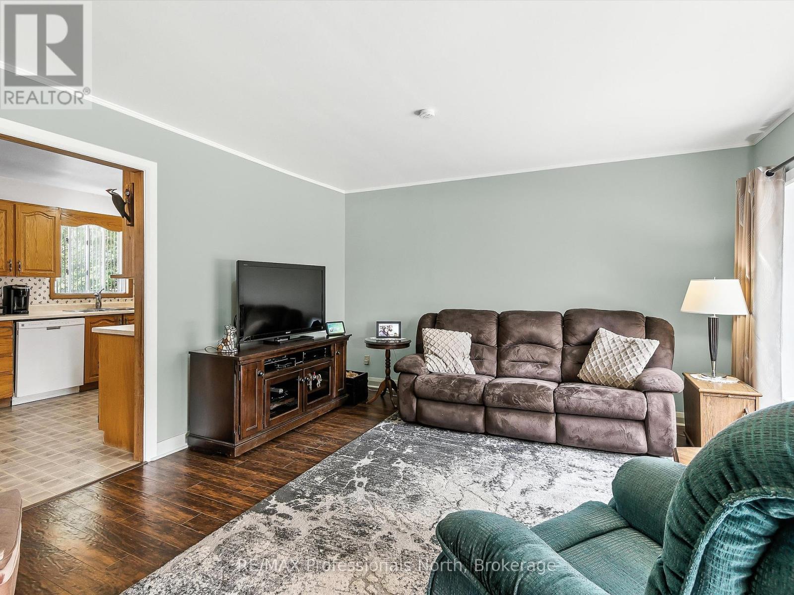 154 Wellington Street, Bracebridge, Ontario  P1L 1C4 - Photo 9 - X12329337
