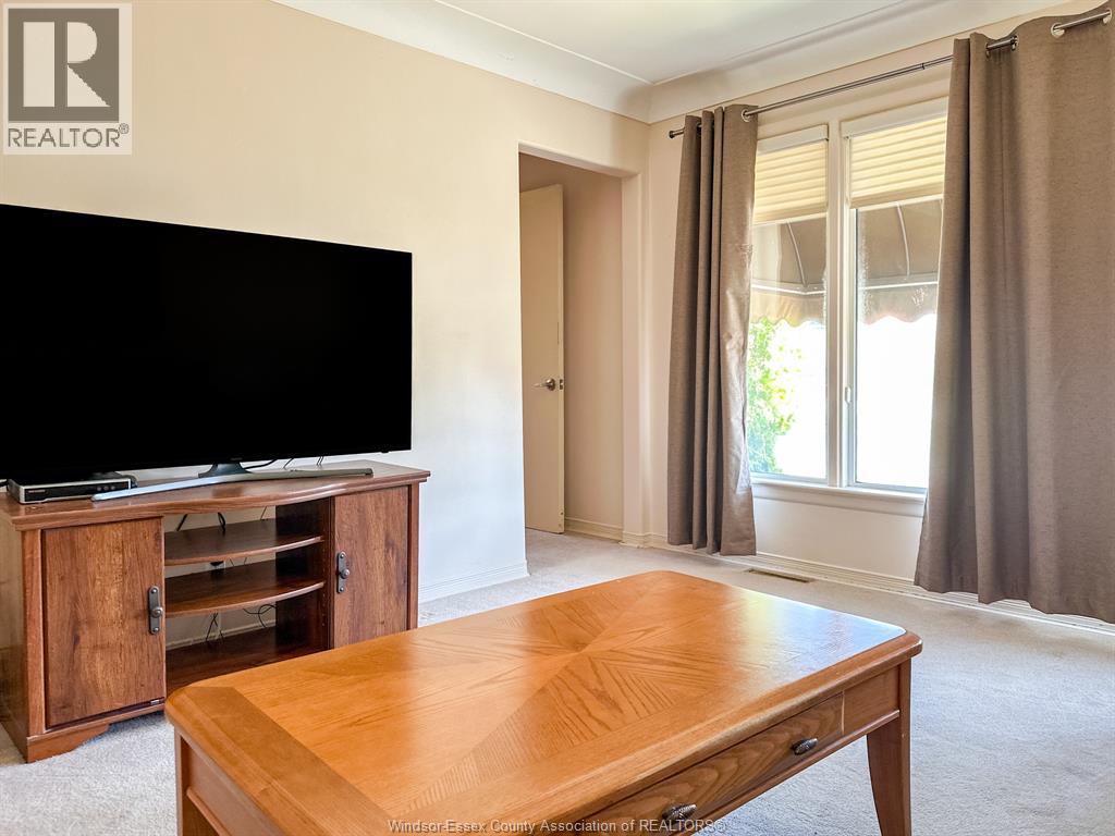 Property at 1871 CHANDLER image 4