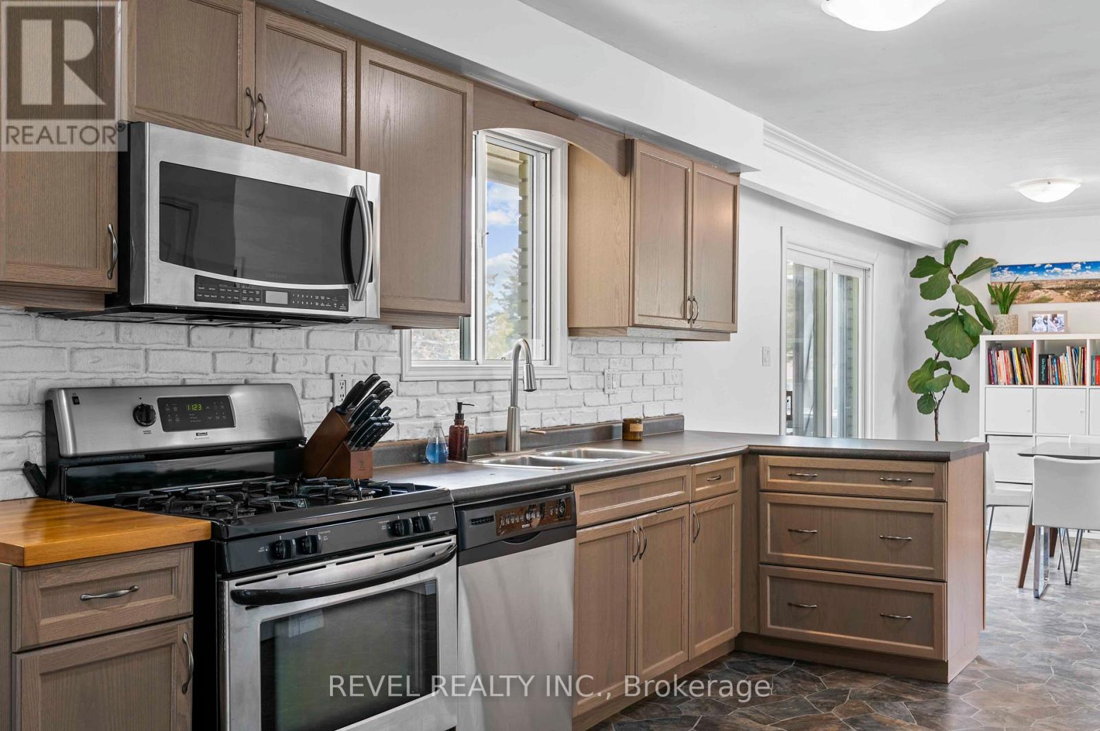 Property at 108 JANE STREET image 1