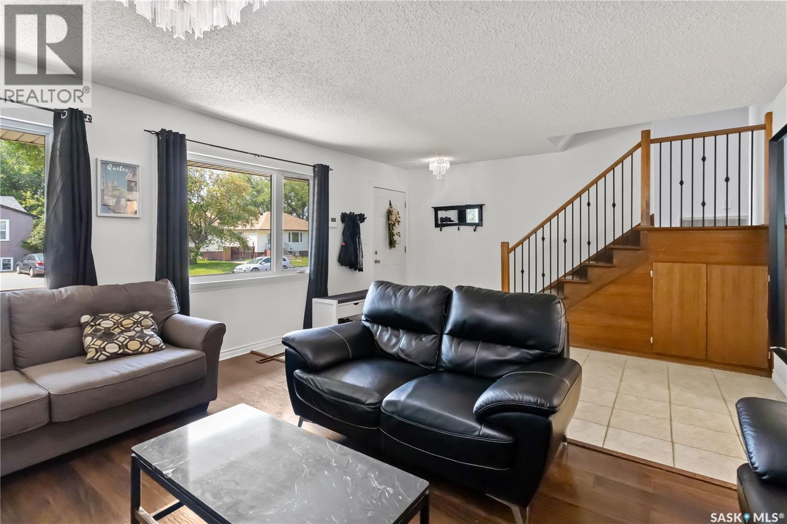 Property at 2009 William AVENUE image 3