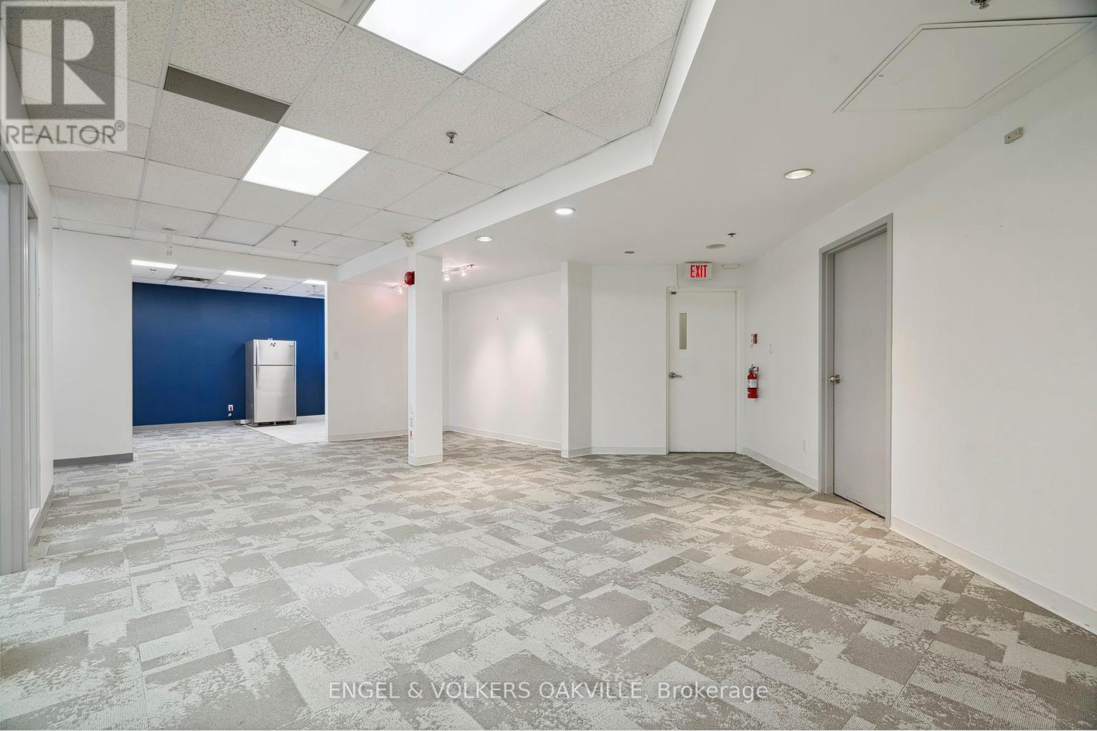 125 Lakeshore Road E, Oakville, Ontario  L6J 1H3 - Photo 13 - W12329319