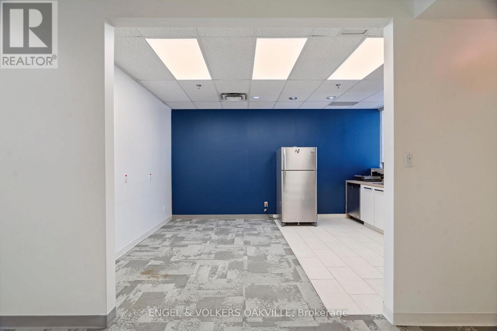 125 Lakeshore Road E, Oakville, Ontario  L6J 1H3 - Photo 14 - W12329319
