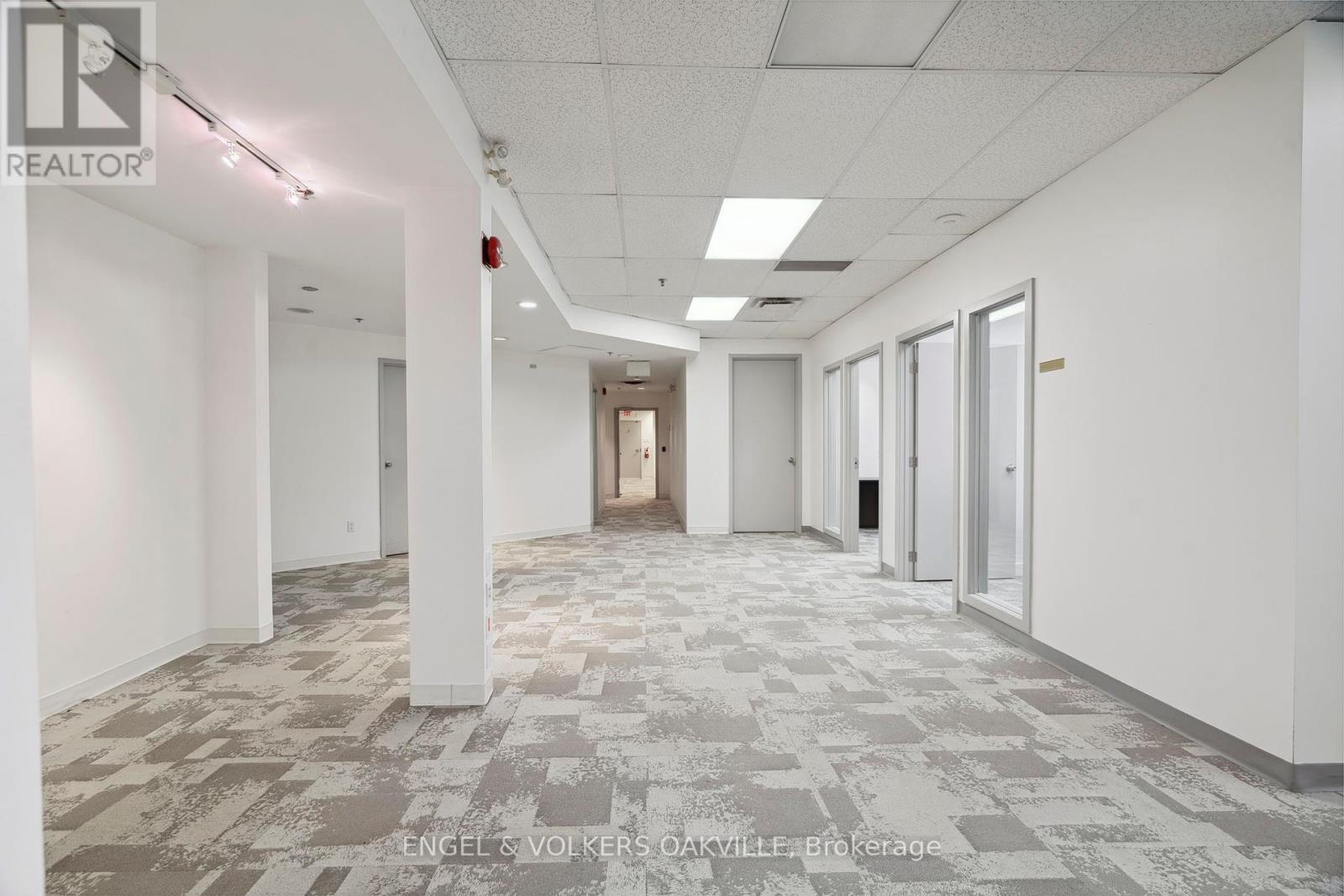 125 Lakeshore Road E, Oakville, Ontario  L6J 1H3 - Photo 21 - W12329319
