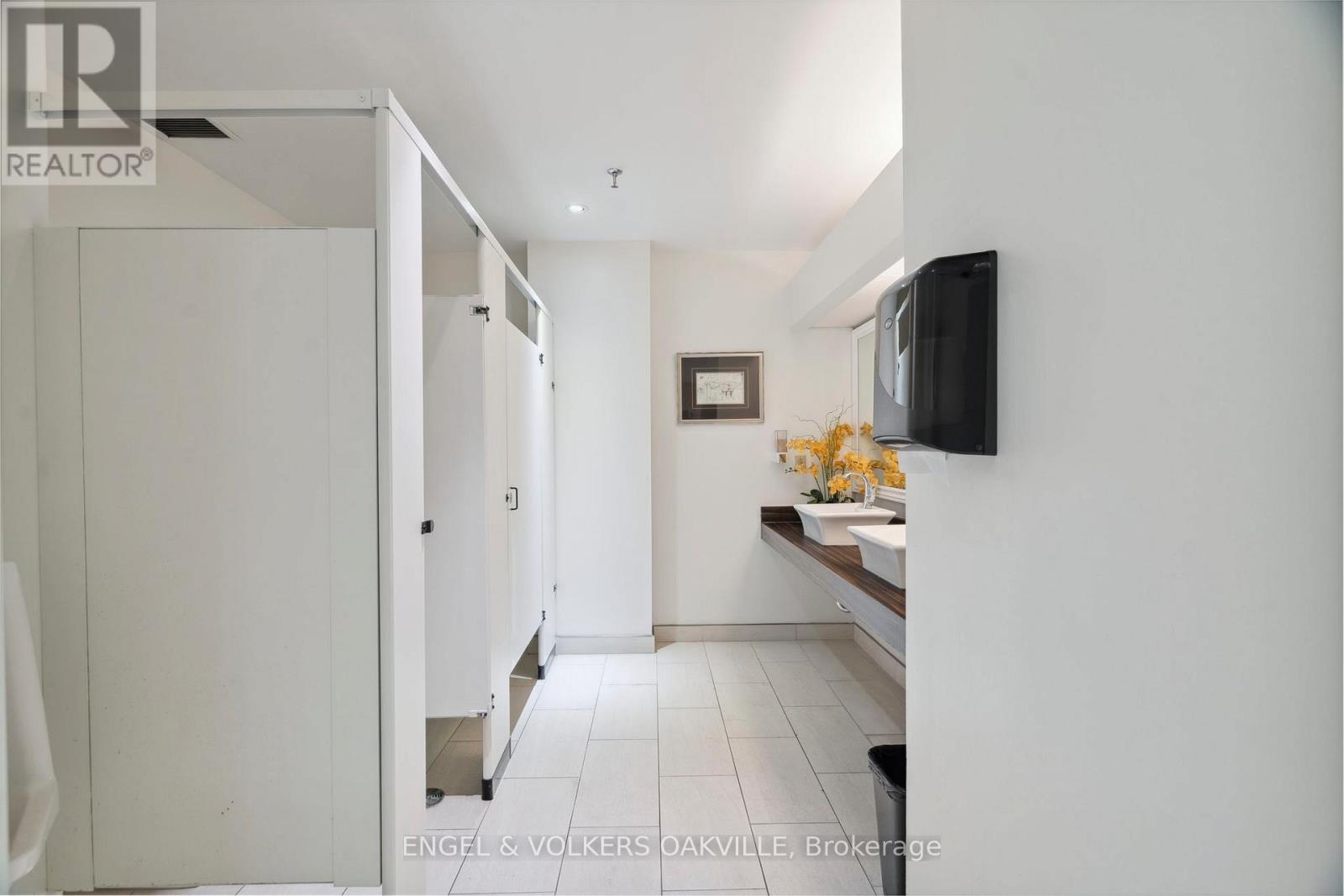 125 Lakeshore Road E, Oakville, Ontario  L6J 1H3 - Photo 40 - W12329319