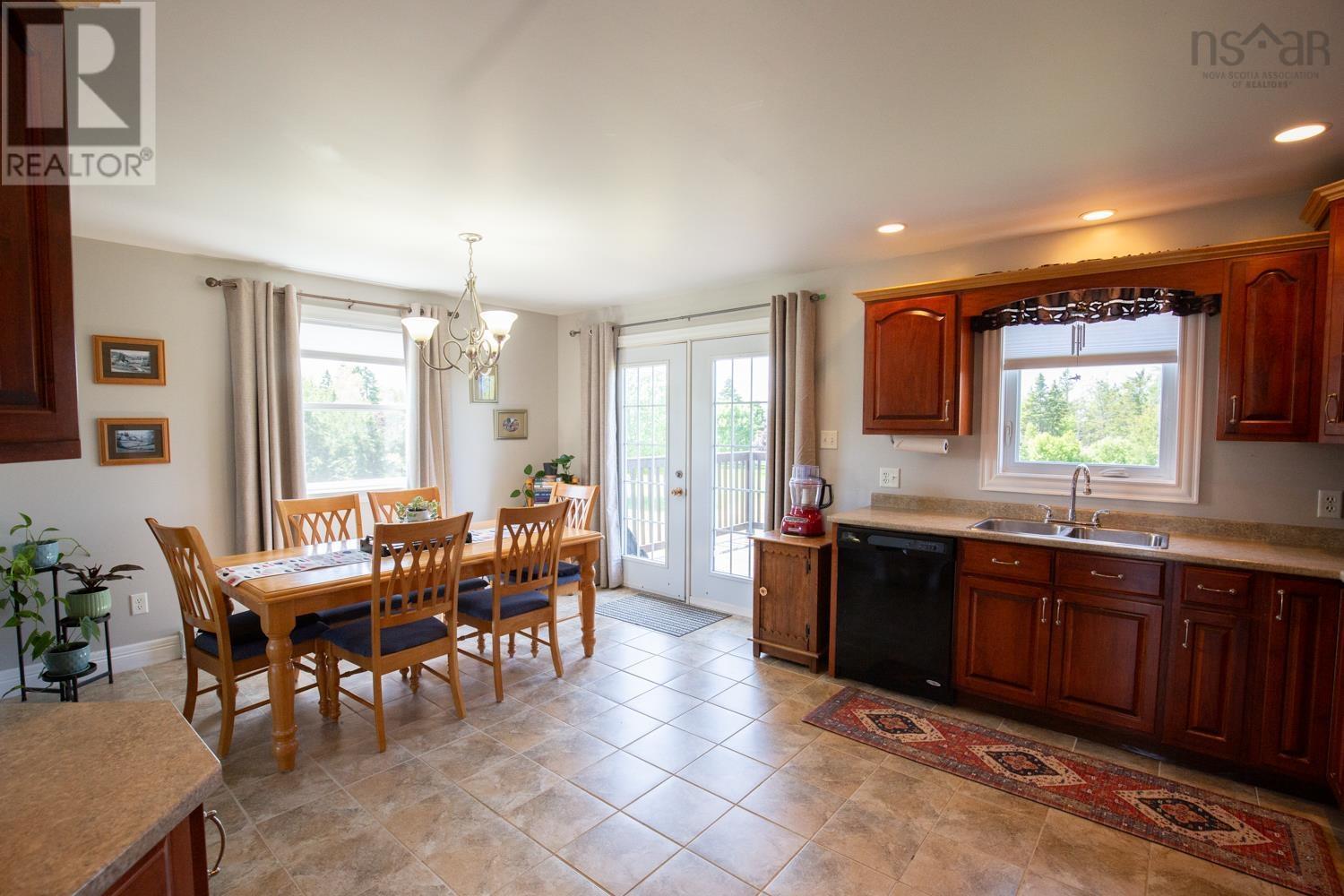 Property at 129 VILLAGE LINE Avenue image 4