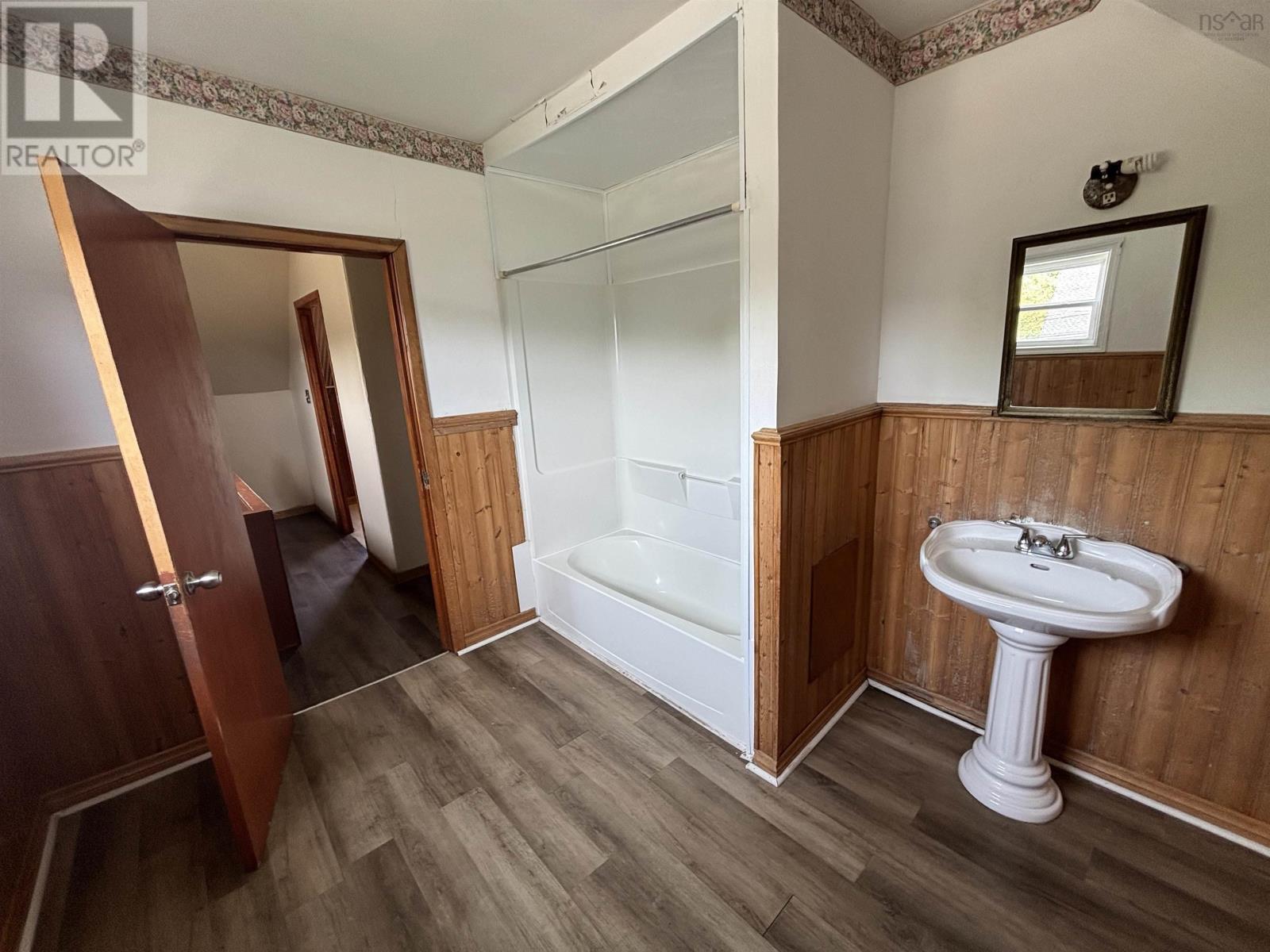 11 Ashby Road, Sydney, Nova Scotia  B1P 2R7 - Photo 8 - 202513636